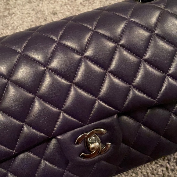 Authentic CHANEL Lambskin Medium Classic Flap - Picture 4 of 12